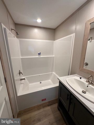 11 WOODLAND LN, Mertztown, PA 19539