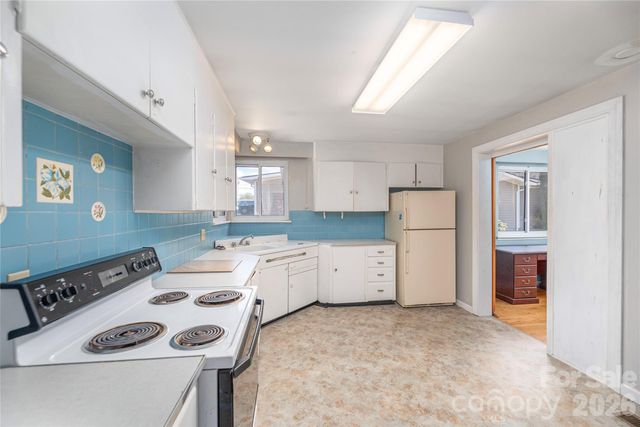 1159 N Main Street, Waynesville, NC 28786