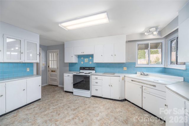 1159 N Main Street, Waynesville, NC 28786