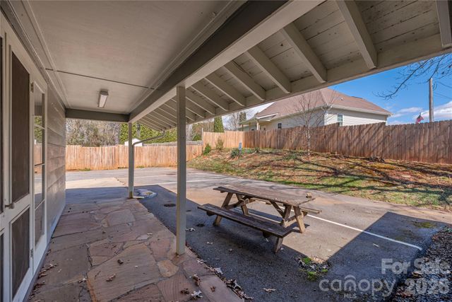 1159 N Main Street, Waynesville, NC 28786