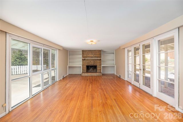 1159 N Main Street, Waynesville, NC 28786