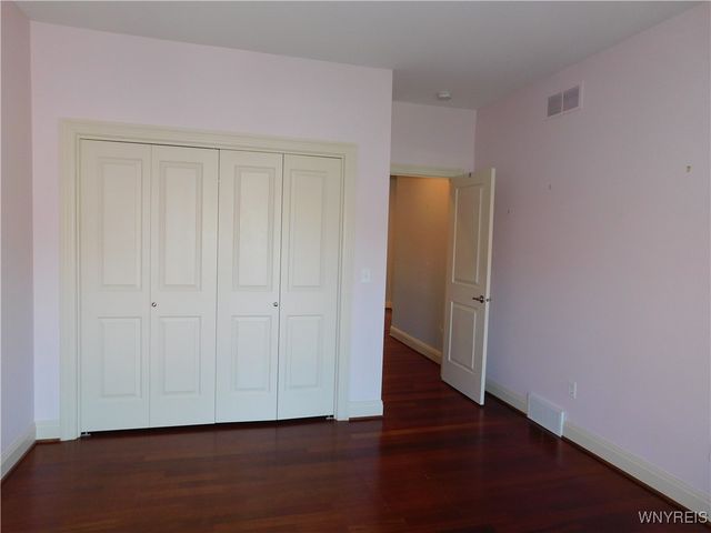 140 Hampton Hill Drive, Amherst, NY 14221