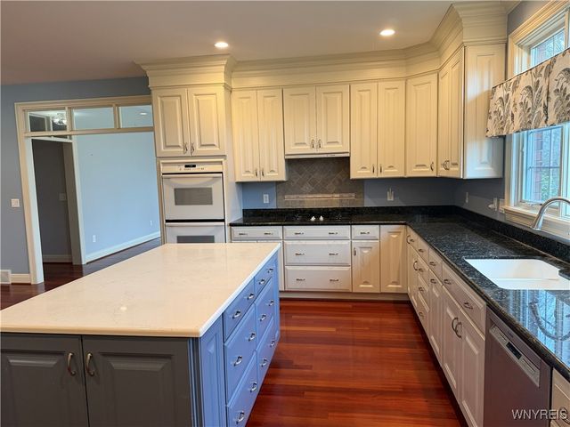 140 Hampton Hill Drive, Amherst, NY 14221