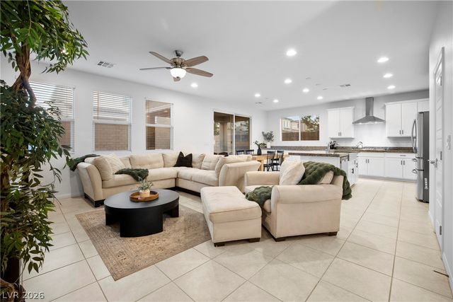 8053 Foxfield Springs Street, Las Vegas, NV 89166