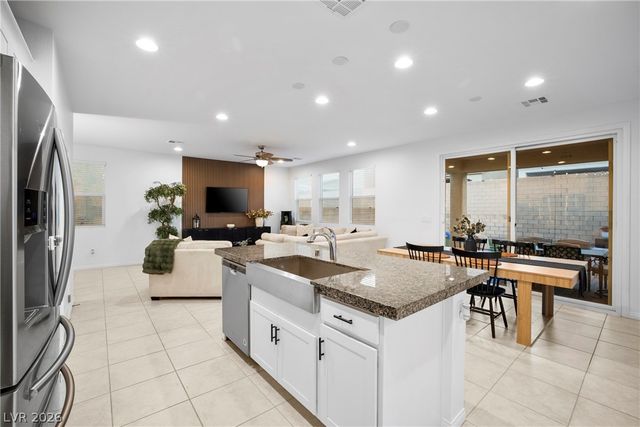 8053 Foxfield Springs Street, Las Vegas, NV 89166