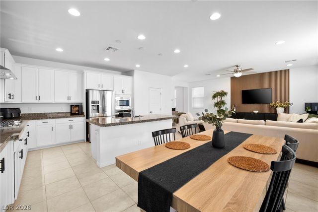 8053 Foxfield Springs Street, Las Vegas, NV 89166