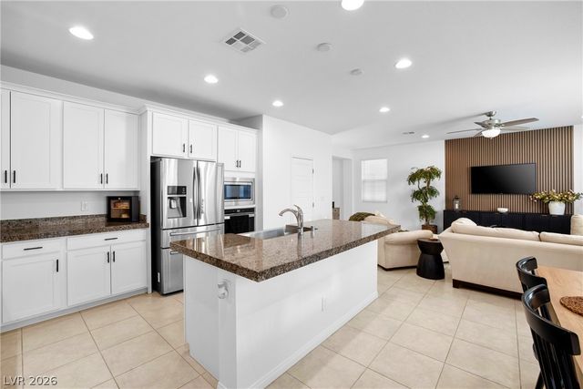 8053 Foxfield Springs Street, Las Vegas, NV 89166