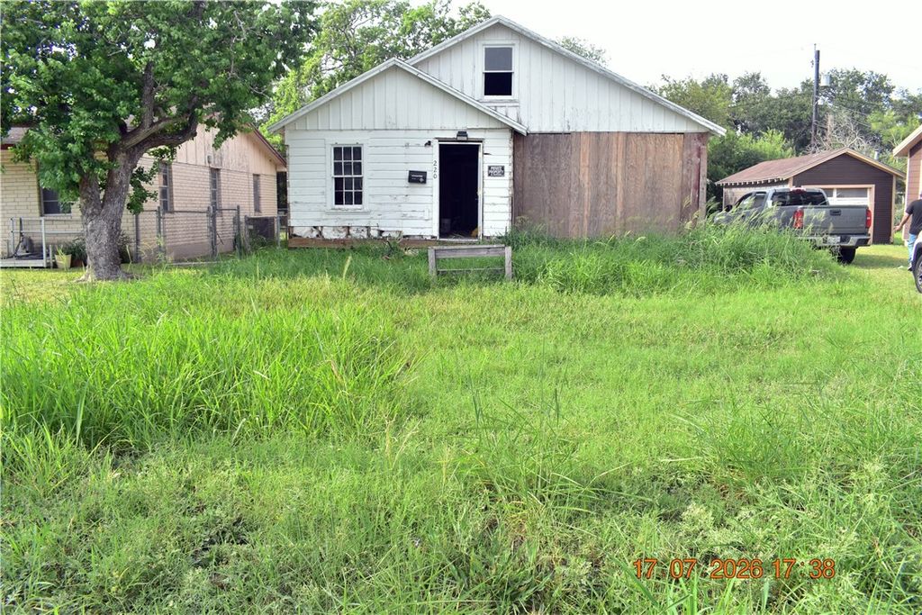 220 Short, Sinton, TX 78387 — exterior