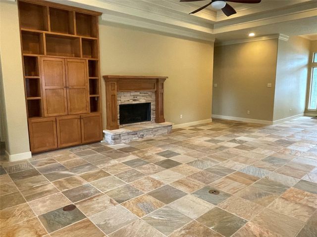 55 Canyon Oak Court, Lake Jackson, TX 77566