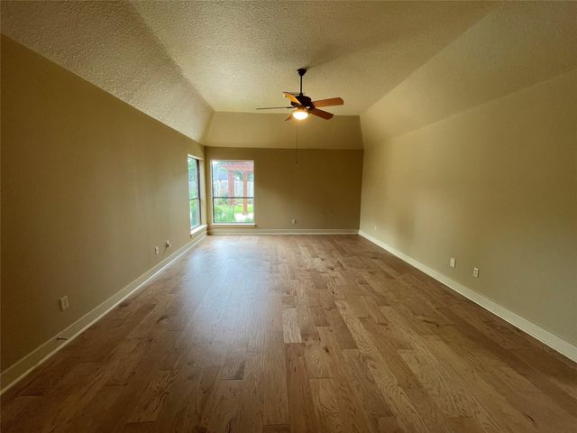 55 Canyon Oak Court, Lake Jackson, TX 77566