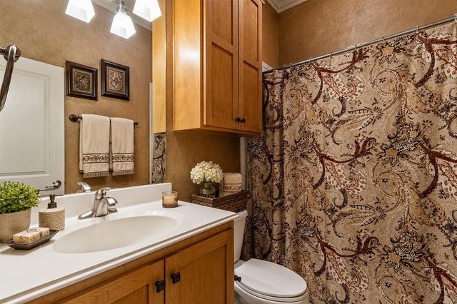 55 Canyon Oak Court, Lake Jackson, TX 77566
