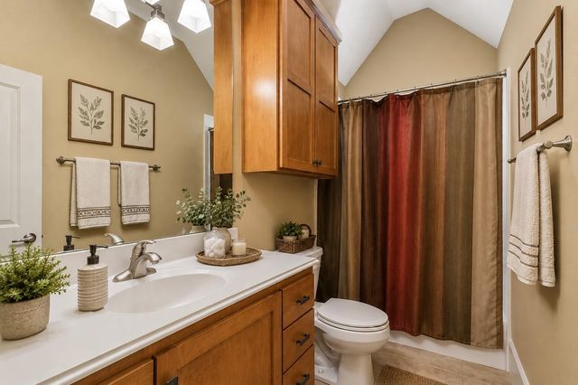 55 Canyon Oak Court, Lake Jackson, TX 77566