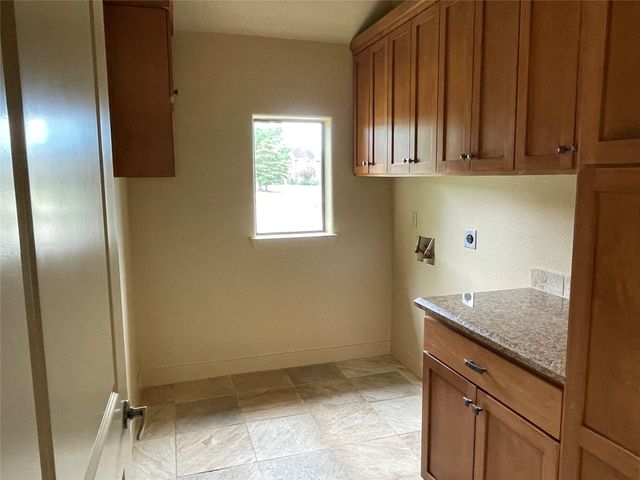 55 Canyon Oak Court, Lake Jackson, TX 77566
