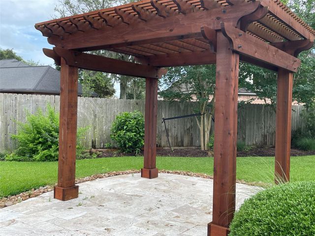 55 Canyon Oak Court, Lake Jackson, TX 77566