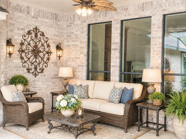 55 Canyon Oak Court, Lake Jackson, TX 77566