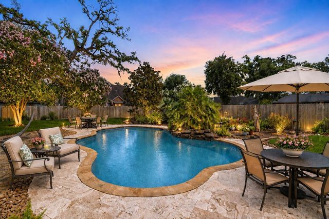 55 Canyon Oak Court, Lake Jackson, TX 77566