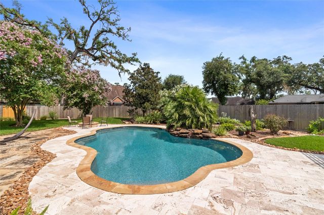 55 Canyon Oak Court, Lake Jackson, TX 77566