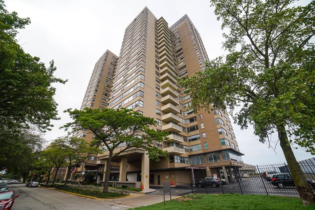 6301 N Sheridan Road 9V, Chicago, IL 60660