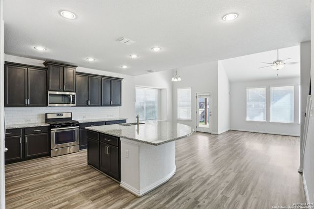 204 Tiltwood Ct, Boerne, TX 78006