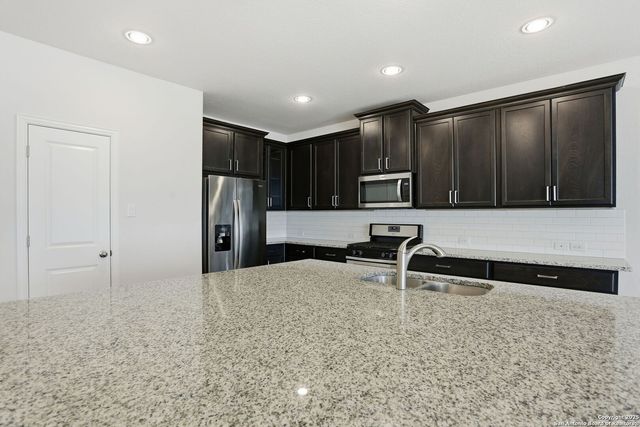 204 Tiltwood Ct, Boerne, TX 78006