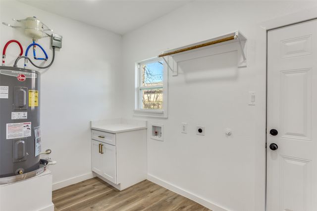 943 E Richmond Avenue, Fort Worth, TX 76104