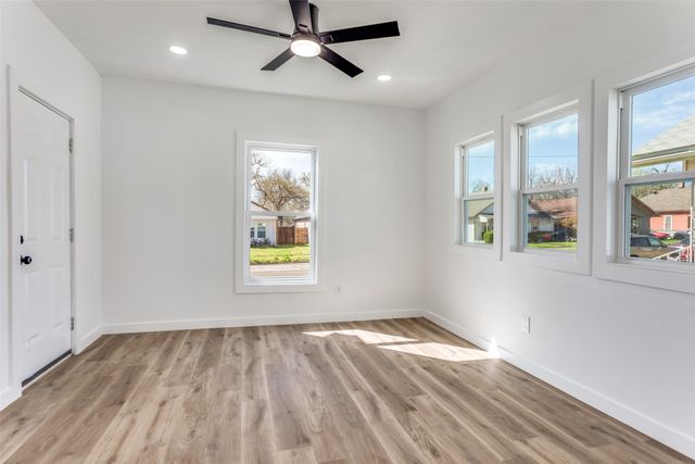 943 E Richmond Avenue, Fort Worth, TX 76104