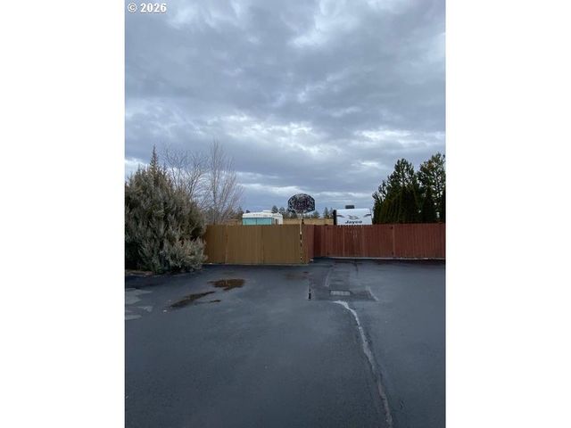 61260 SUNFLOWER Ln, Bend, OR 97702
