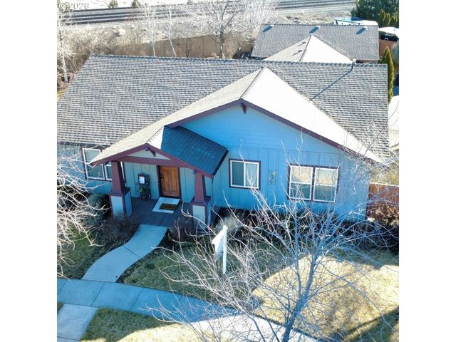 61260 SUNFLOWER Ln, Bend, OR 97702