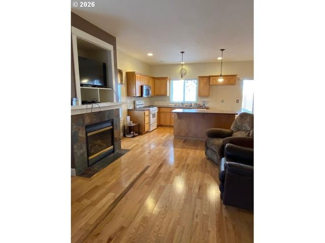 61260 SUNFLOWER Ln, Bend, OR 97702