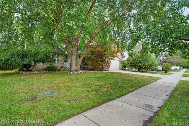 19149 Red Oak Lane, Brownstown Charter Township, MI 48193