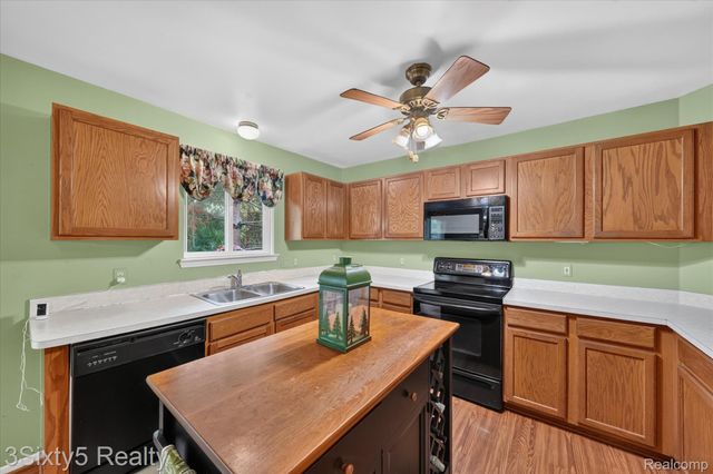 19149 Red Oak Lane, Brownstown Charter Township, MI 48193