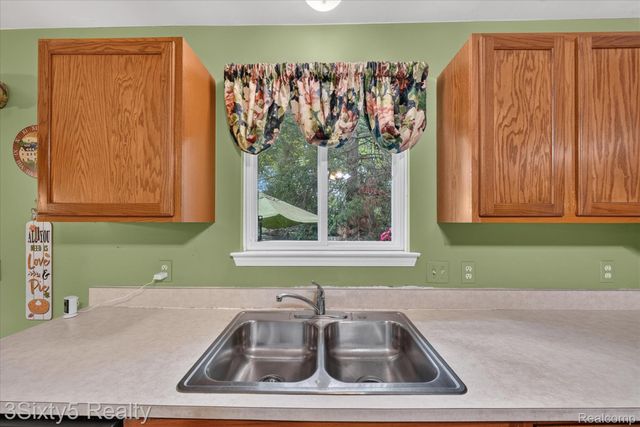 19149 Red Oak Lane, Brownstown Charter Township, MI 48193