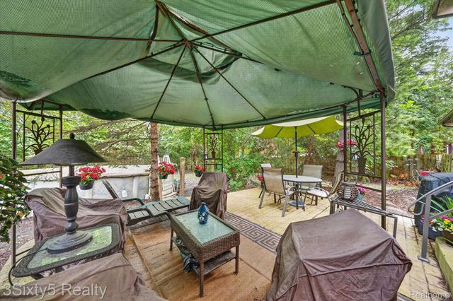 19149 Red Oak Lane, Brownstown Charter Township, MI 48193