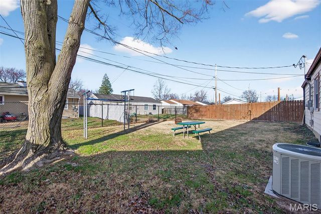 18 Derby Lane, St Peters, MO 63376