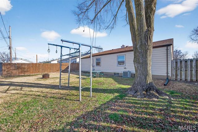 18 Derby Lane, St Peters, MO 63376