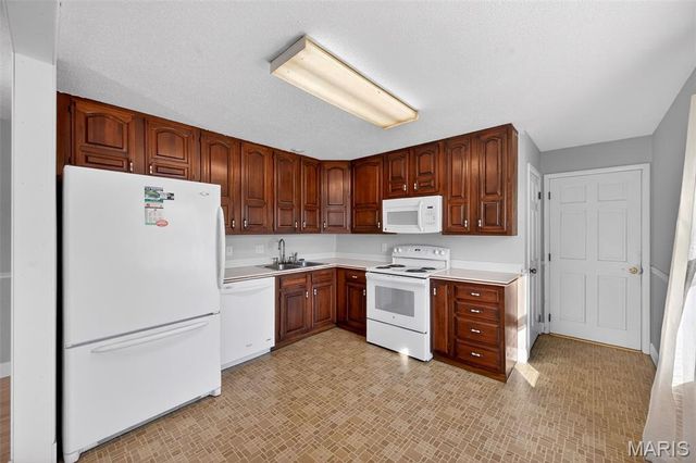 18 Derby Lane, St Peters, MO 63376