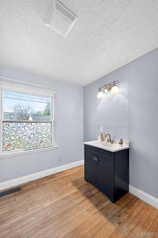 18 Derby Lane, St Peters, MO 63376