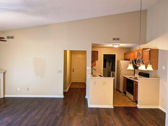 561 Napa Valley Lane, 10, Fort Mitchell, KY 41017