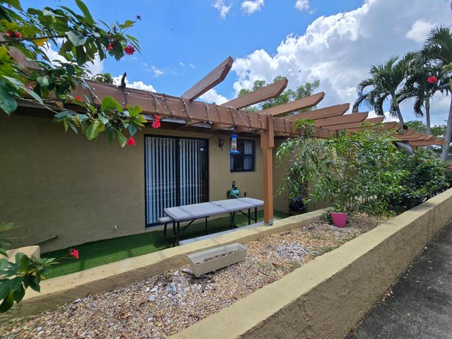 1155 White Pine Pine 1155, Wellington, FL 33414