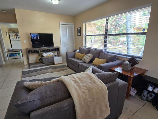 1155 White Pine Pine 1155, Wellington, FL 33414