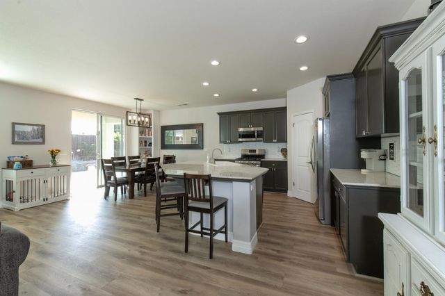 1853 Twinberry Avenue, Clovis, CA 93619