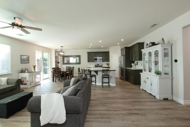 1853 Twinberry Avenue, Clovis, CA 93619