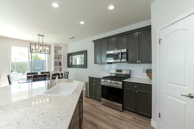 1853 Twinberry Avenue, Clovis, CA 93619
