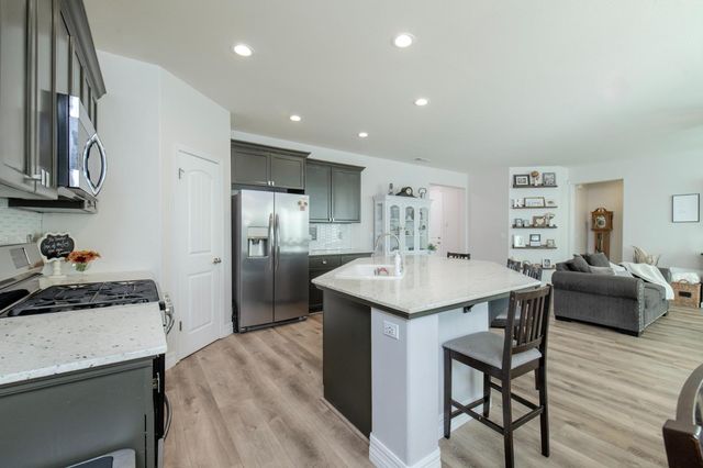 1853 Twinberry Avenue, Clovis, CA 93619
