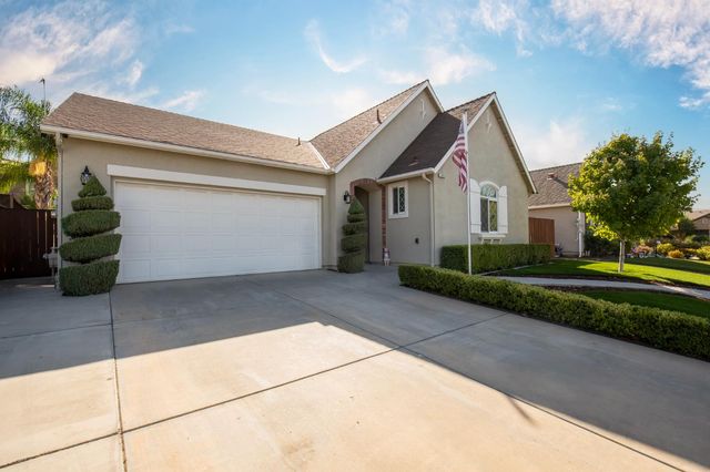 1853 Twinberry Avenue, Clovis, CA 93619