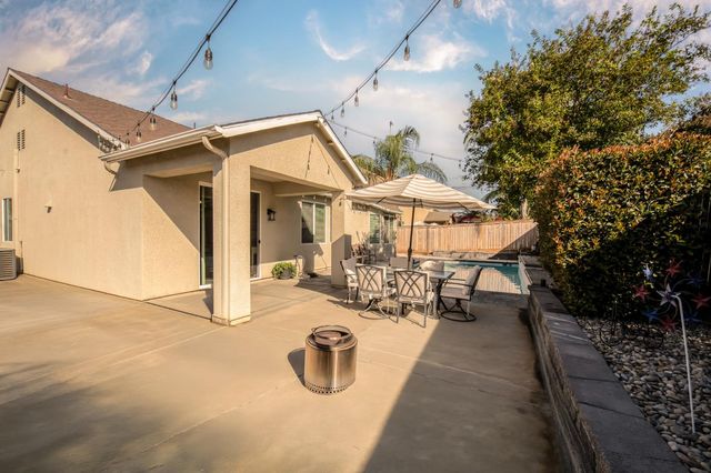 1853 Twinberry Avenue, Clovis, CA 93619