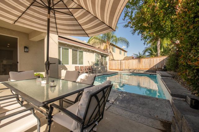 1853 Twinberry Avenue, Clovis, CA 93619