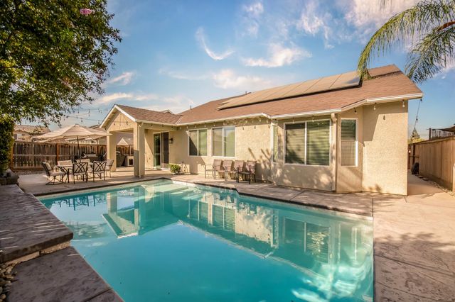 1853 Twinberry Avenue, Clovis, CA 93619
