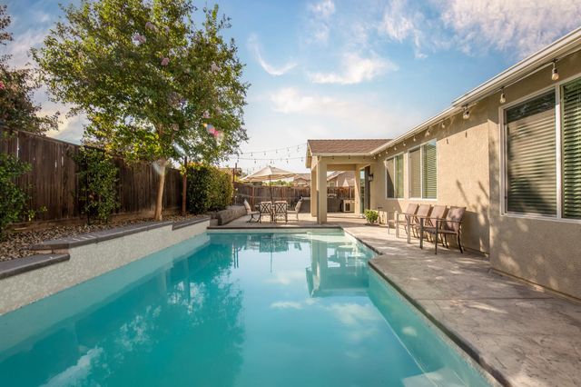 1853 Twinberry Avenue, Clovis, CA 93619