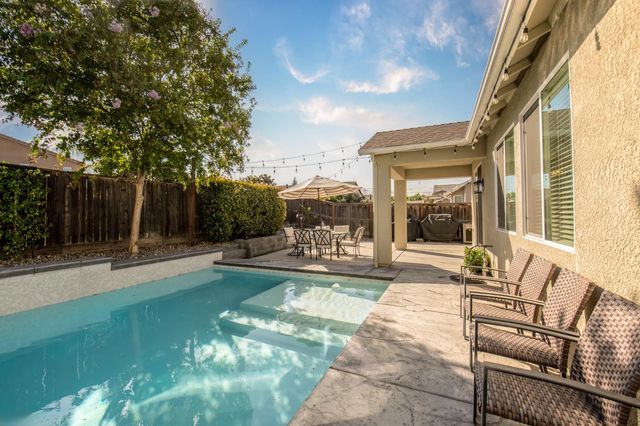 1853 Twinberry Avenue, Clovis, CA 93619